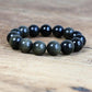 Bracelet en obsidienne noire dorée sur fond blanc