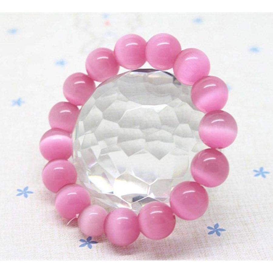 Vue d'ensemble du bracelet en opale rose sur fond blanc