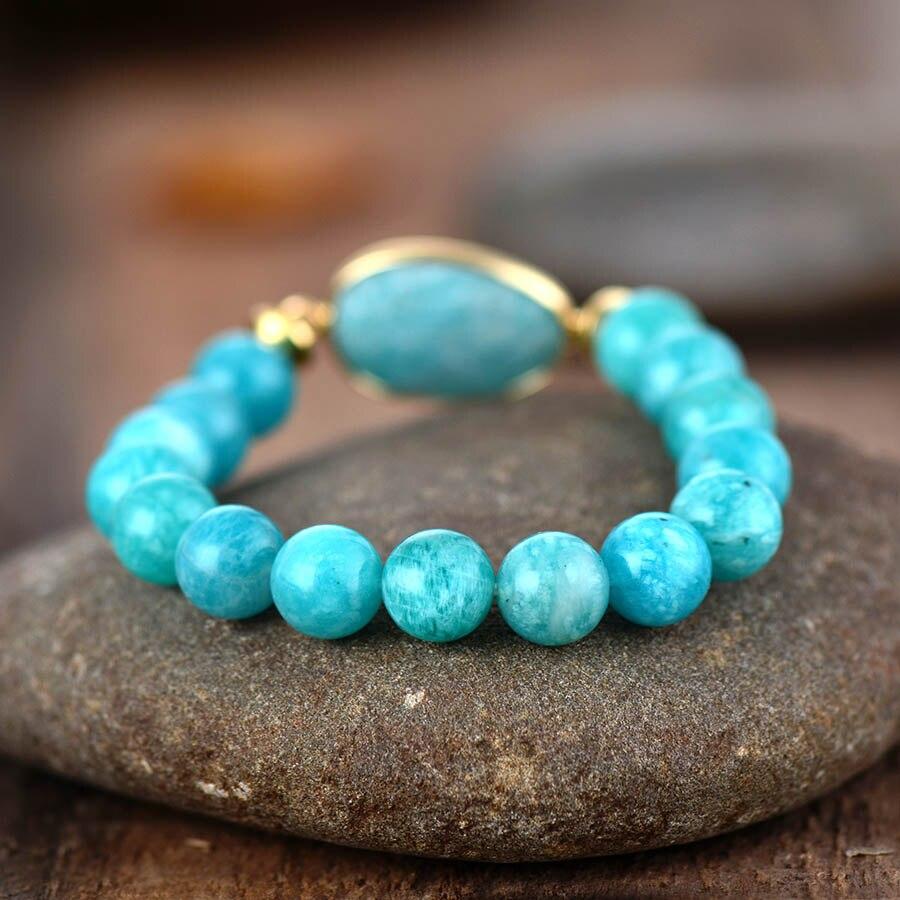 Vue latérale du bracelet montrant l'élasticité du support