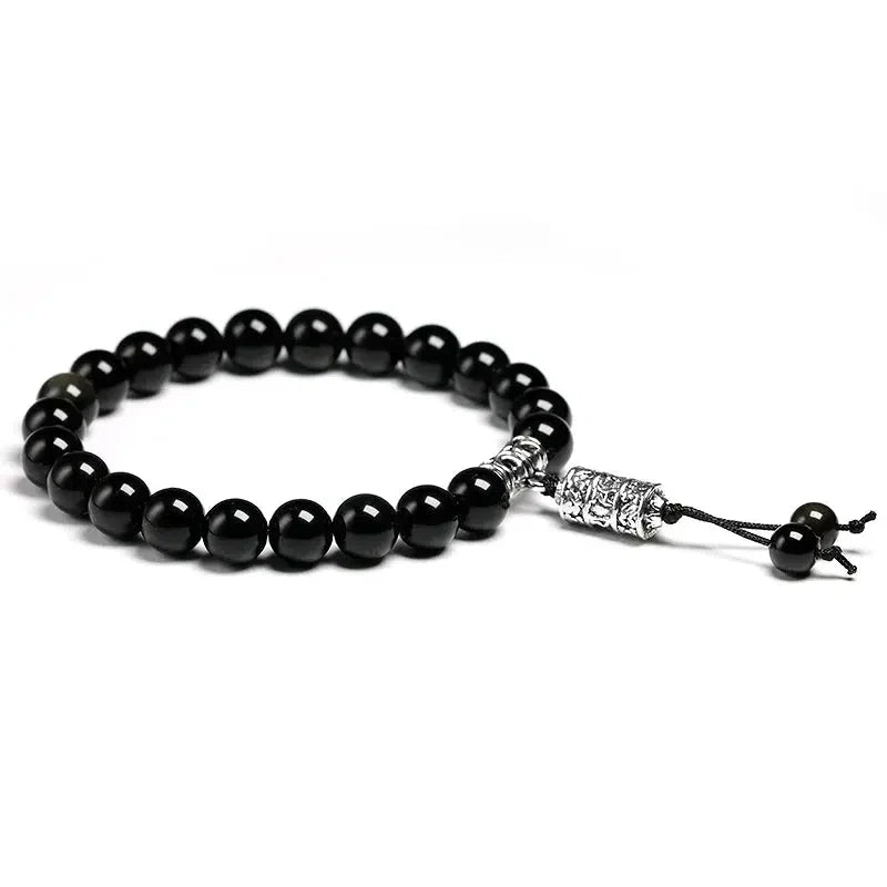 Vue latérale du bracelet obsidienne noire et symbole Om