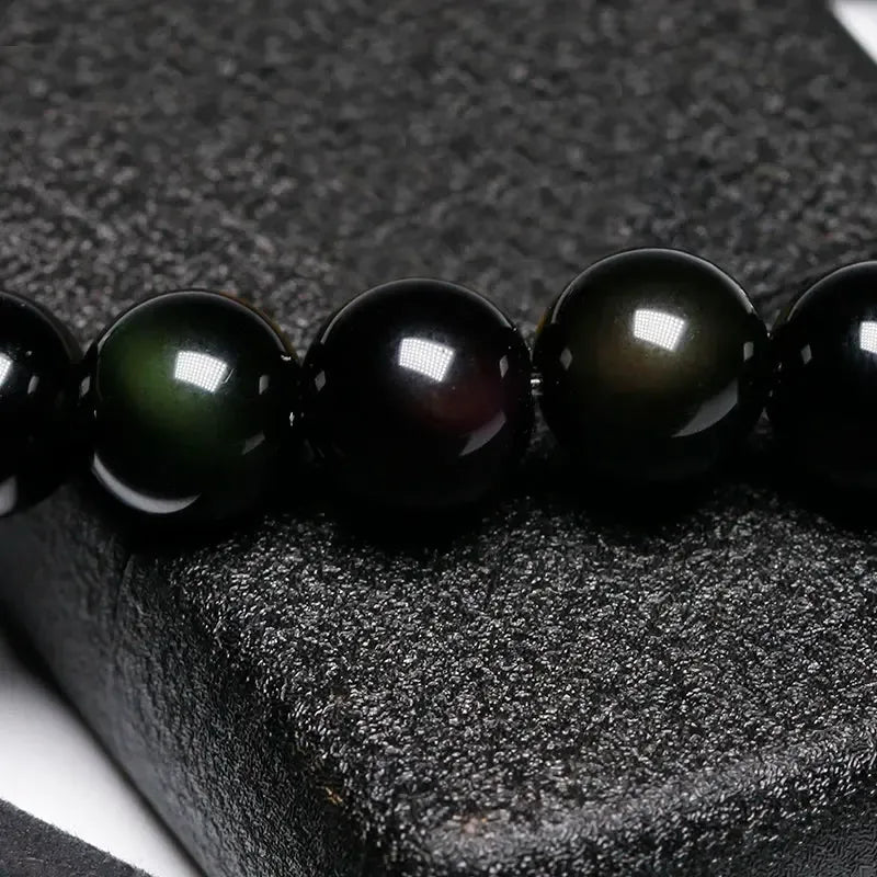 Bracelet obsidienne avec perles et symbole Om sur fond clair