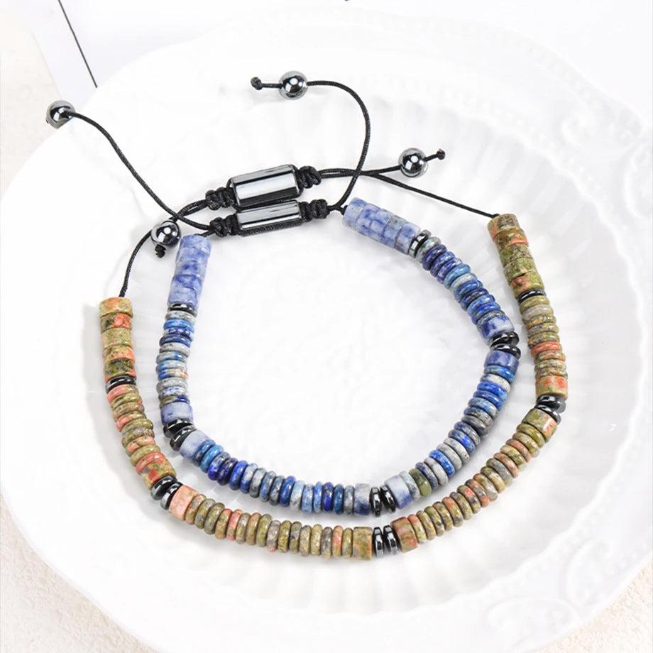 Vue latérale du bracelet en pierres naturelles et hématite