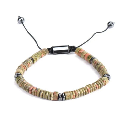 Détail des perles intercalaires en hématite sur le bracelet