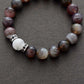 Détail des perles marbrées du bracelet en Agate et Howlite