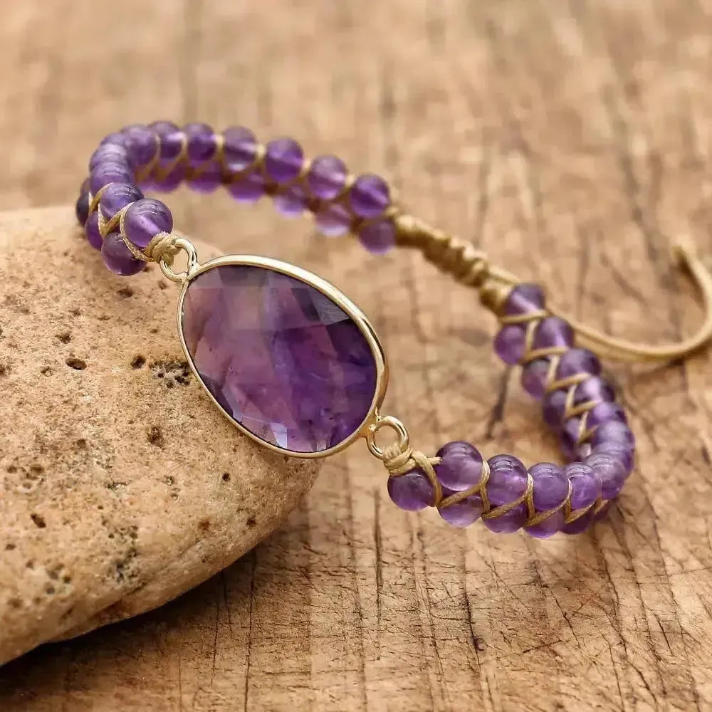 Bracelet en améthyste tressé en macramé, vue de côté