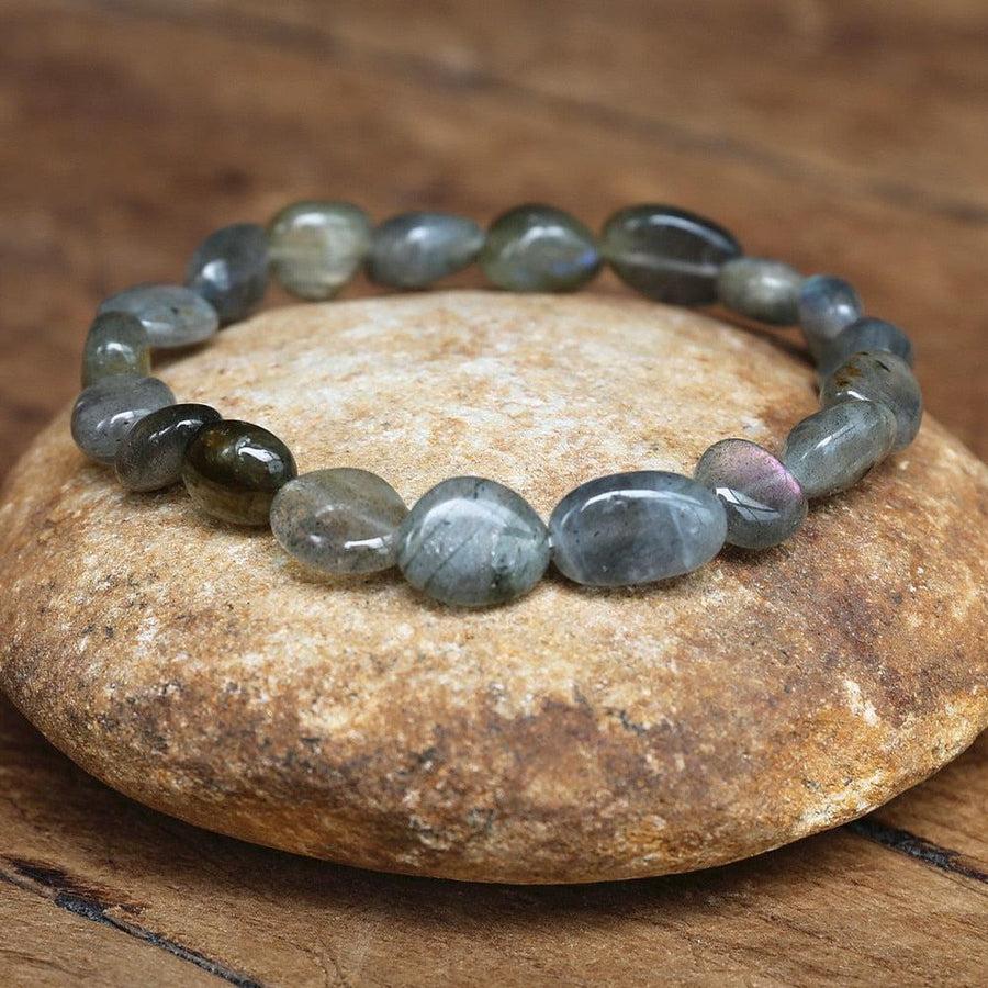 Vue latérale du bracelet en labradorite naturelle