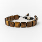Présentation du bracelet sur fond neutre