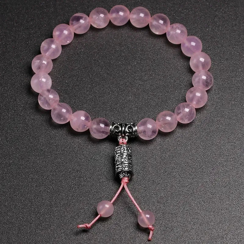 Détail du fermoir à bascule du bracelet rose