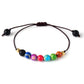 Détail des perles dorées et cordon en cuir du bracelet