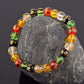 Vue d'ensemble du bracelet multicolore et ses inscriptions
