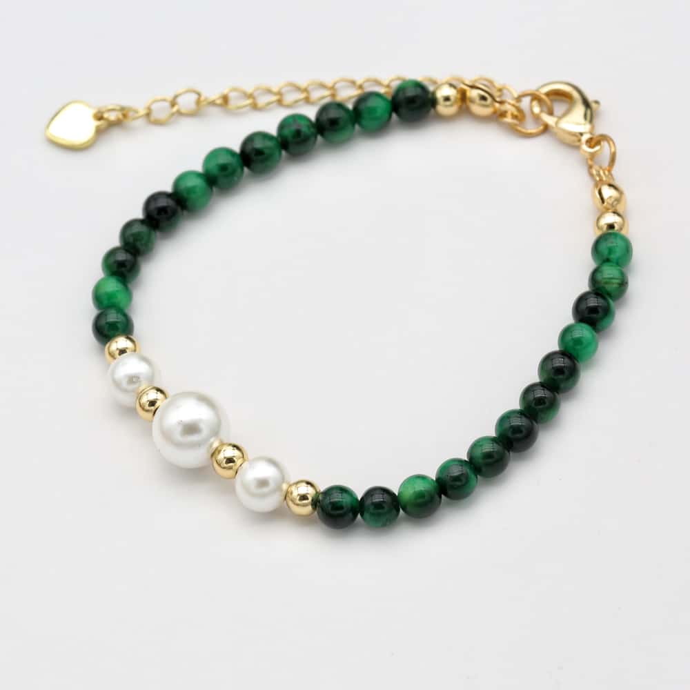 Vue latérale du bracelet montrant les perles nacrées