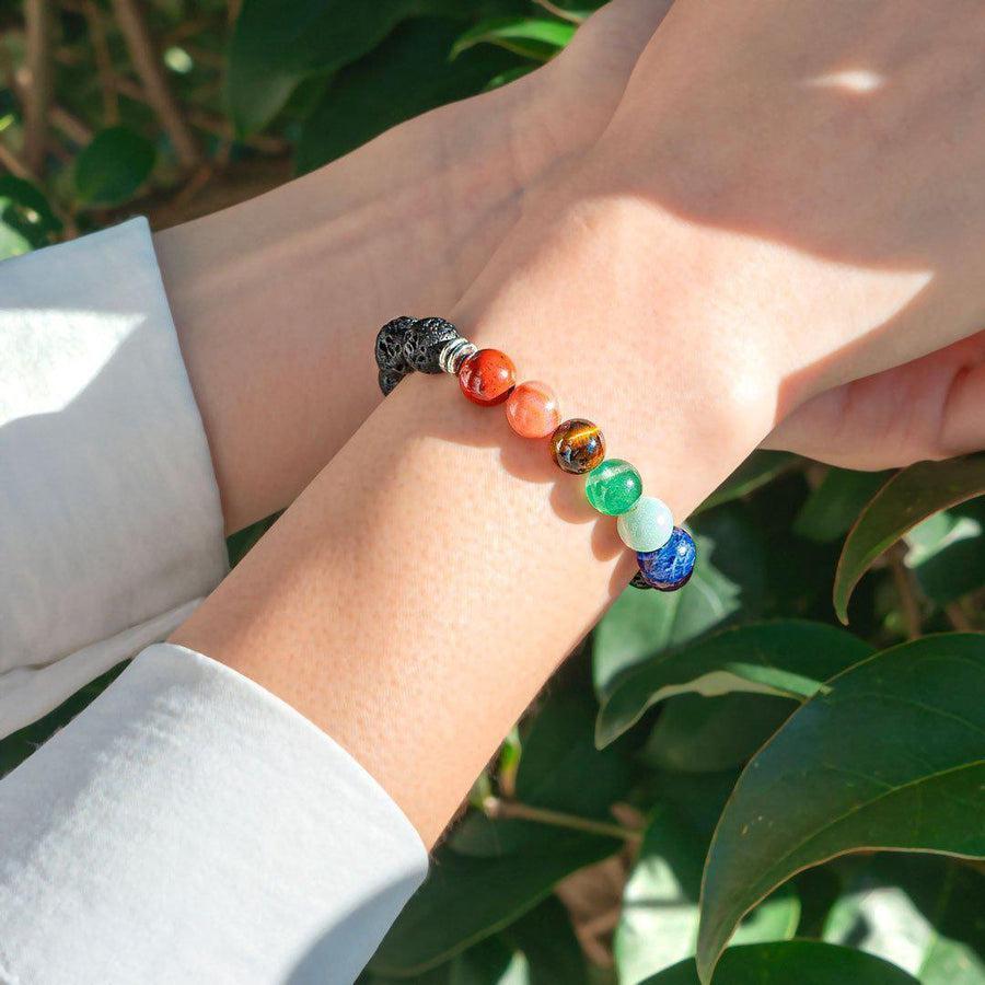 Image du bracelet montrant sa flexibilité et ses couleurs