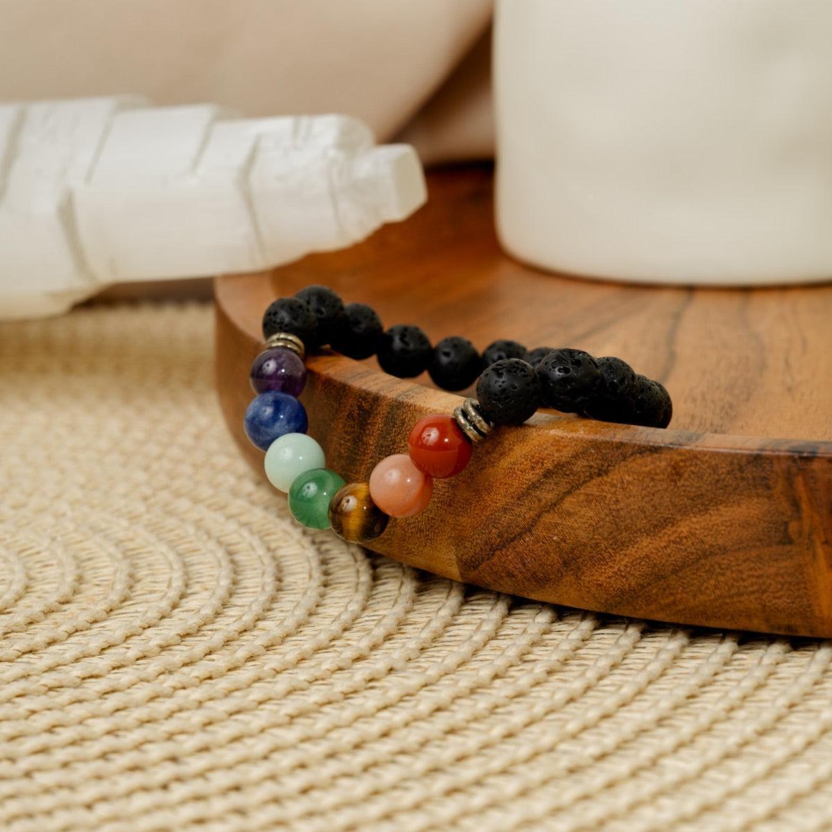 Vue latérale du bracelet montrant les différentes pierres