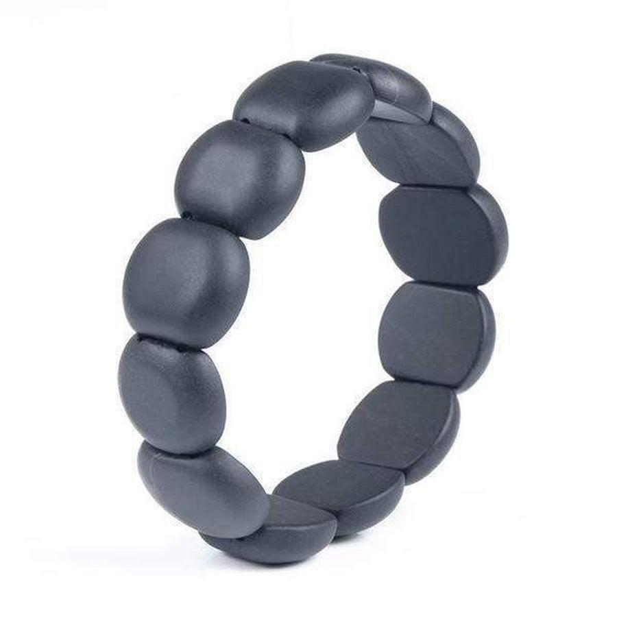Détail des perles lisses du bracelet Bianshi, en lumière naturelle