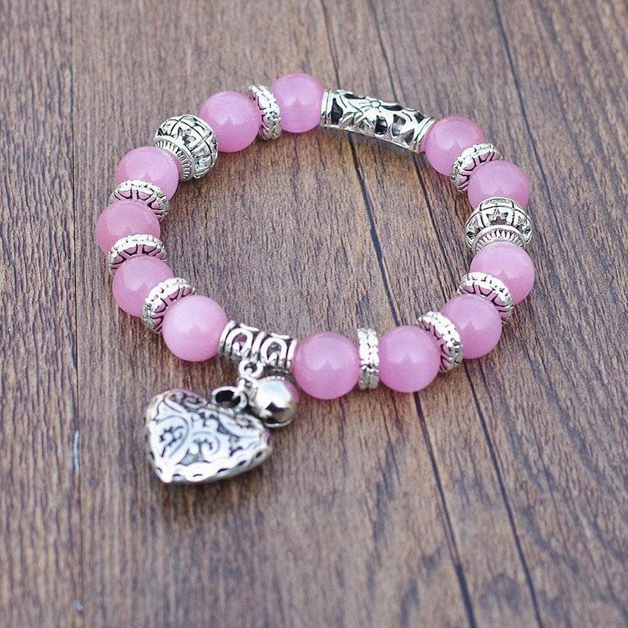 Bracelet en Opale Rose sur fond blanc, perles roses brillantes