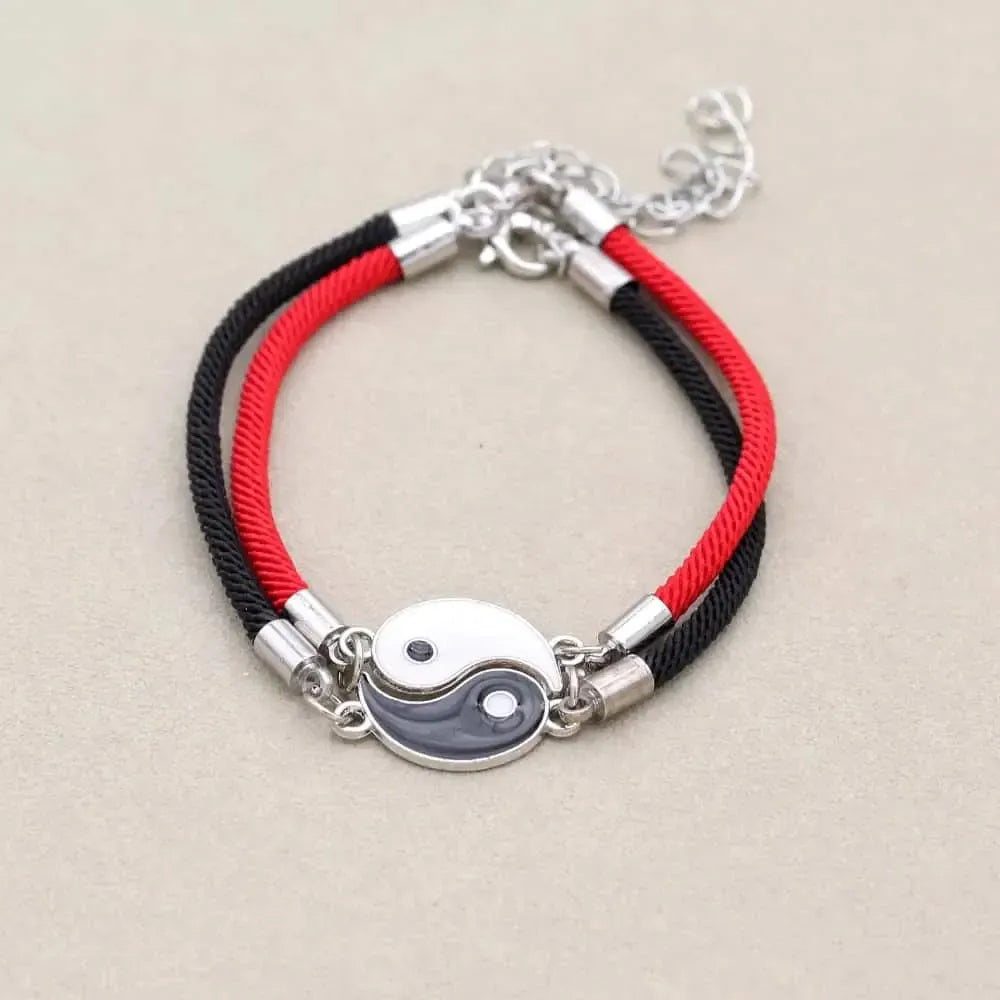 Bracelet Yin Yang avec médaillon central en gros plan