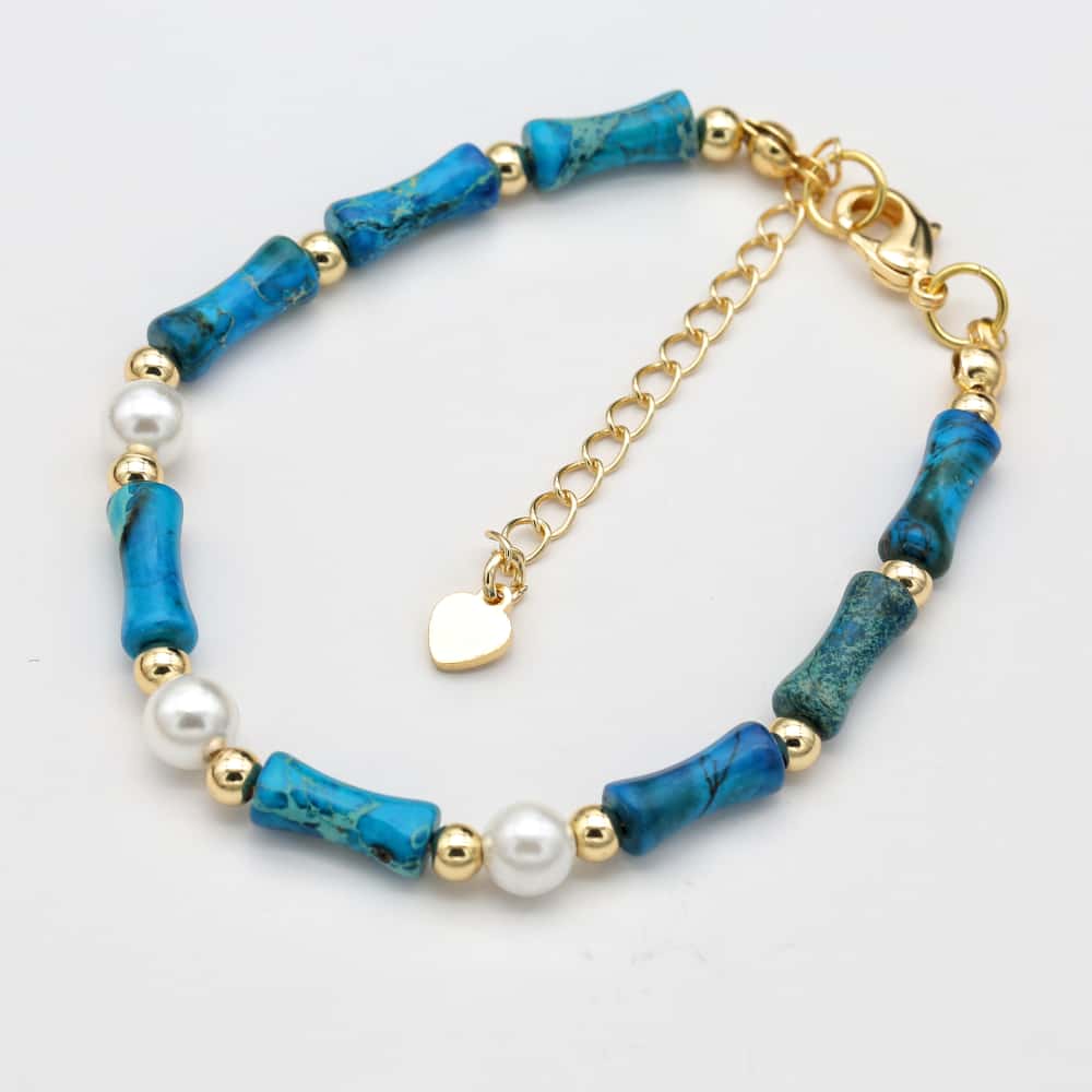Bracelet avec perles blanches et jaspe bleu marbré
