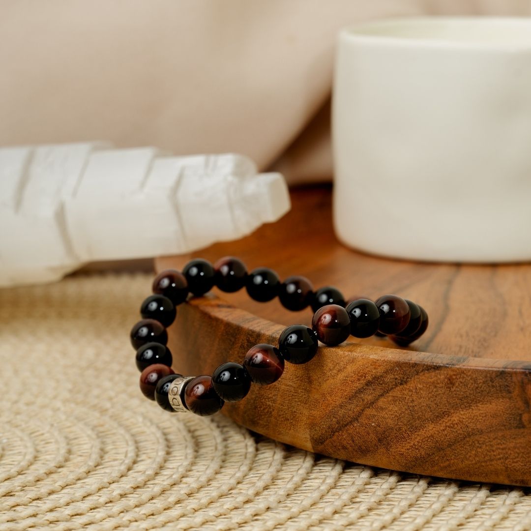 Vue latérale du bracelet montrant la perle cylindrique en argent