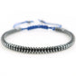Bracelet en hématite enroulé, mettant en valeur les perles