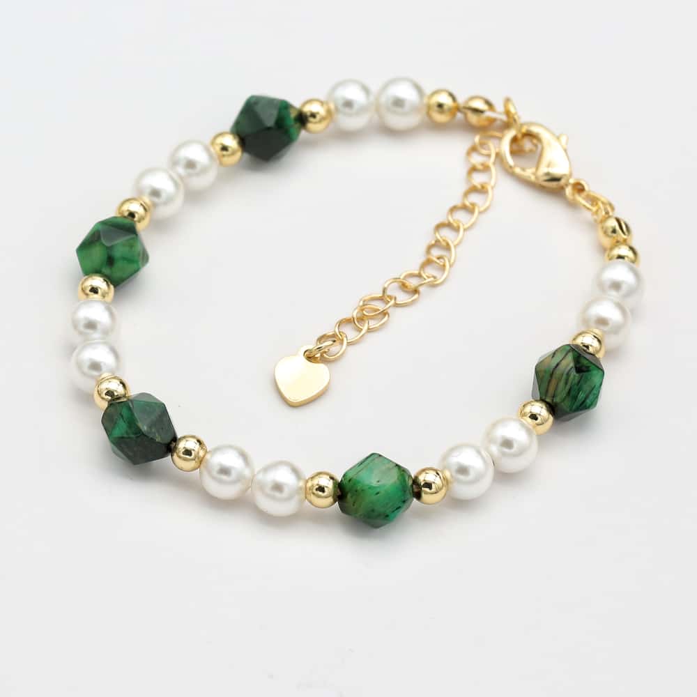 Vue latérale du bracelet avec chaînette réglable en or
