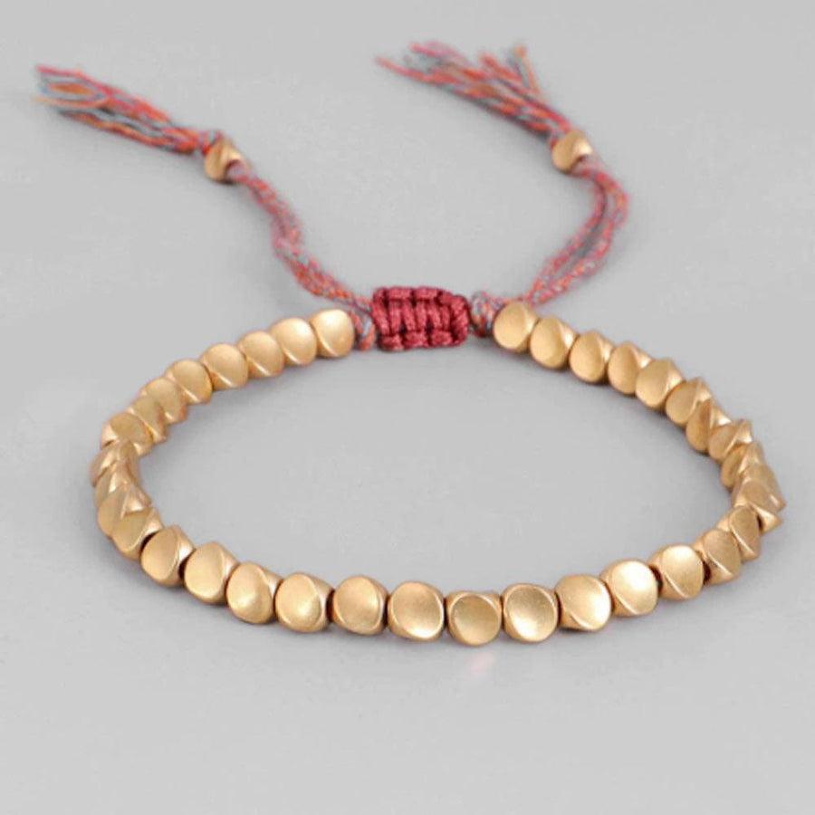 Bracelet en cuivre avec perles alignées soigneusement