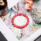 Vue latérale du bracelet en rhodonite montrant les nuances de couleur