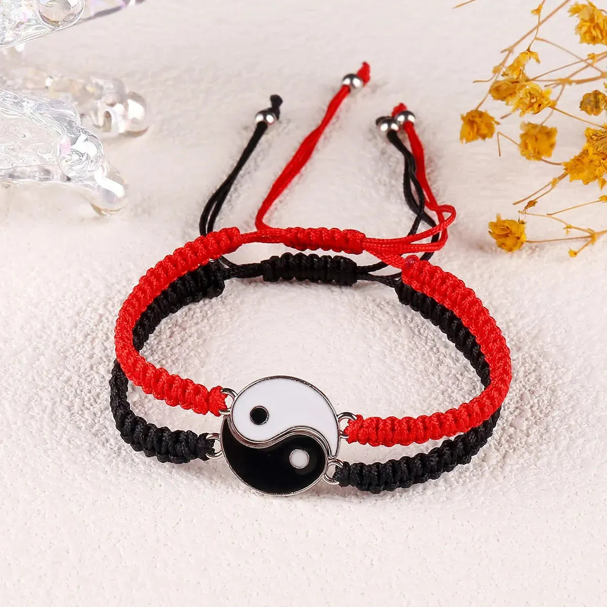 Bracelet Yin Yang, contraste des couleurs noir et blanc