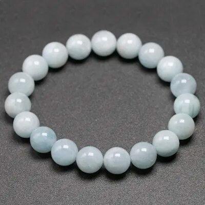 Détail des perles d'aigue-marine, couleur bleu pâle