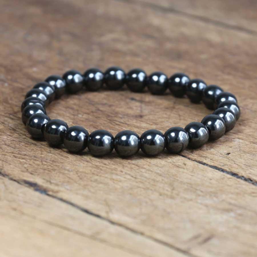 Vue d'ensemble du bracelet en hématite, perles uniformes