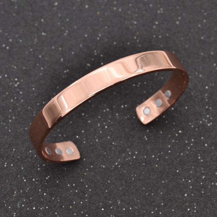 Vue d'ensemble du bracelet en cuivre sur fond neutre