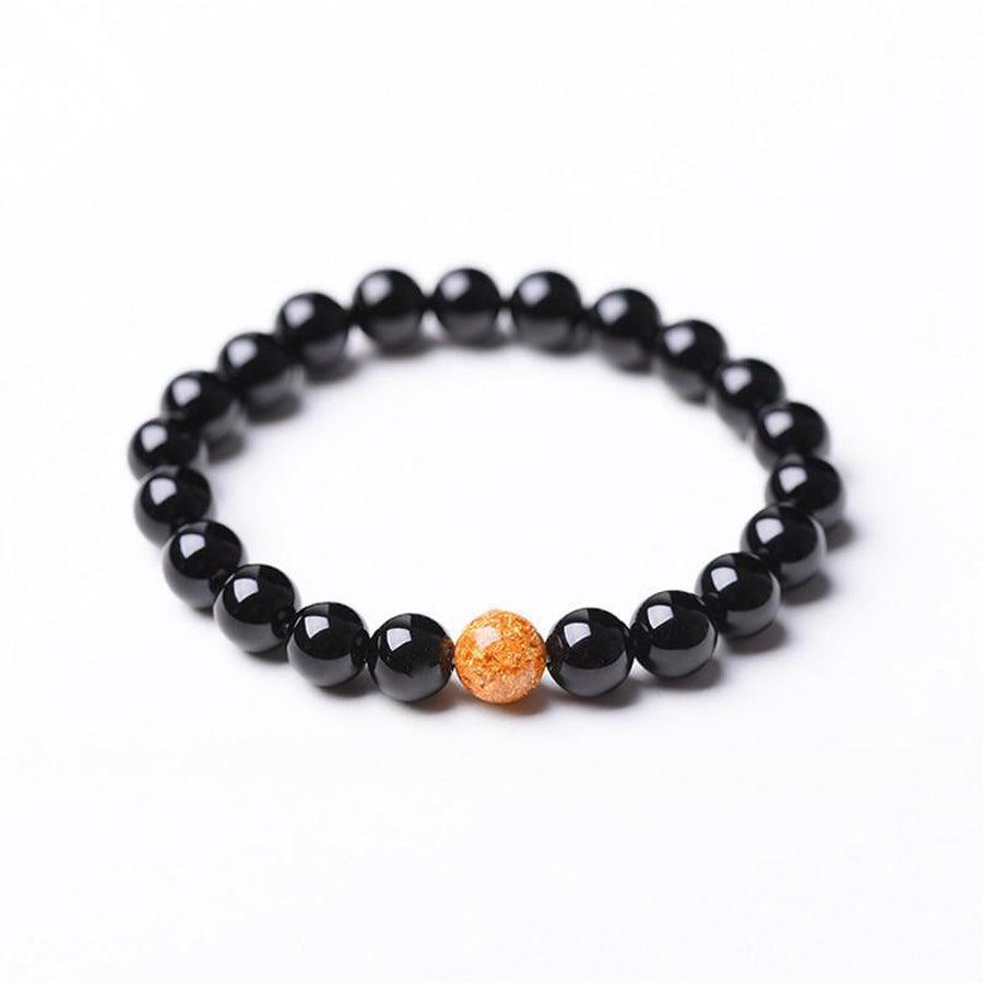 Bracelet en onyx noir avec perle pailletée en gros plan