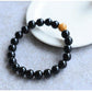 Vue latérale du bracelet en perles d'onyx noir