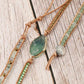 Vue rapprochée des pierres de fluorite aux teintes variées