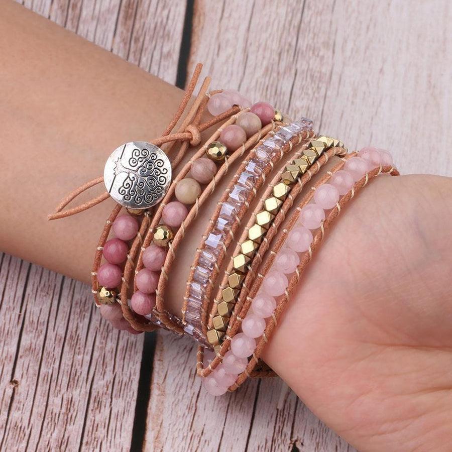 Vue latérale du bracelet en cuir et Quartz rose