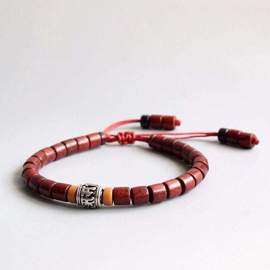Bracelet mantra en bois d'olivier rouge poncé