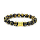 Vue latérale du bracelet tibétain sur fond clair