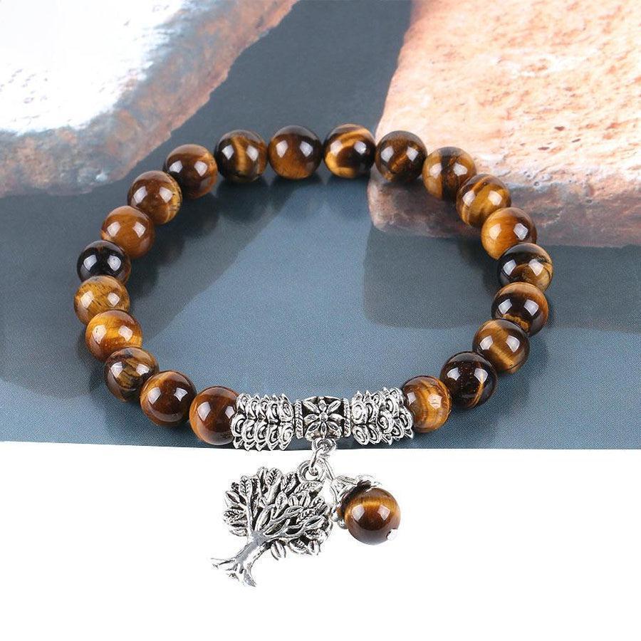 Gros plan sur les perles d'Œil de tigre brun du bracelet