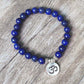 Bracelet en lapis-lazuli avec pendentif Om gravé