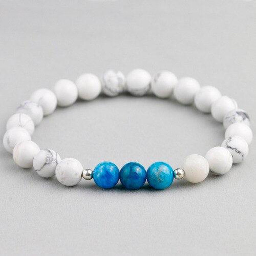 Bracelet en pierres de 8 mm sur fond neutre