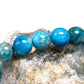 Bracelet en apatite avec perles bleues et vertes, vue rapprochée