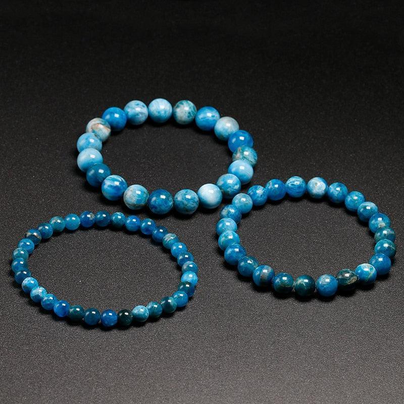 Vue latérale du bracelet en apatite, perles de différentes tailles