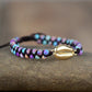 Gros plan sur les pierres de jaspe du bracelet