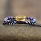 Vue latérale du bracelet avec coquille de cauris