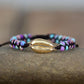 Bracelet porte-bonheur en jaspe et cauris exposé