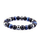 Gros plan sur les pierres du bracelet, Lapis Lazuli et Hématite