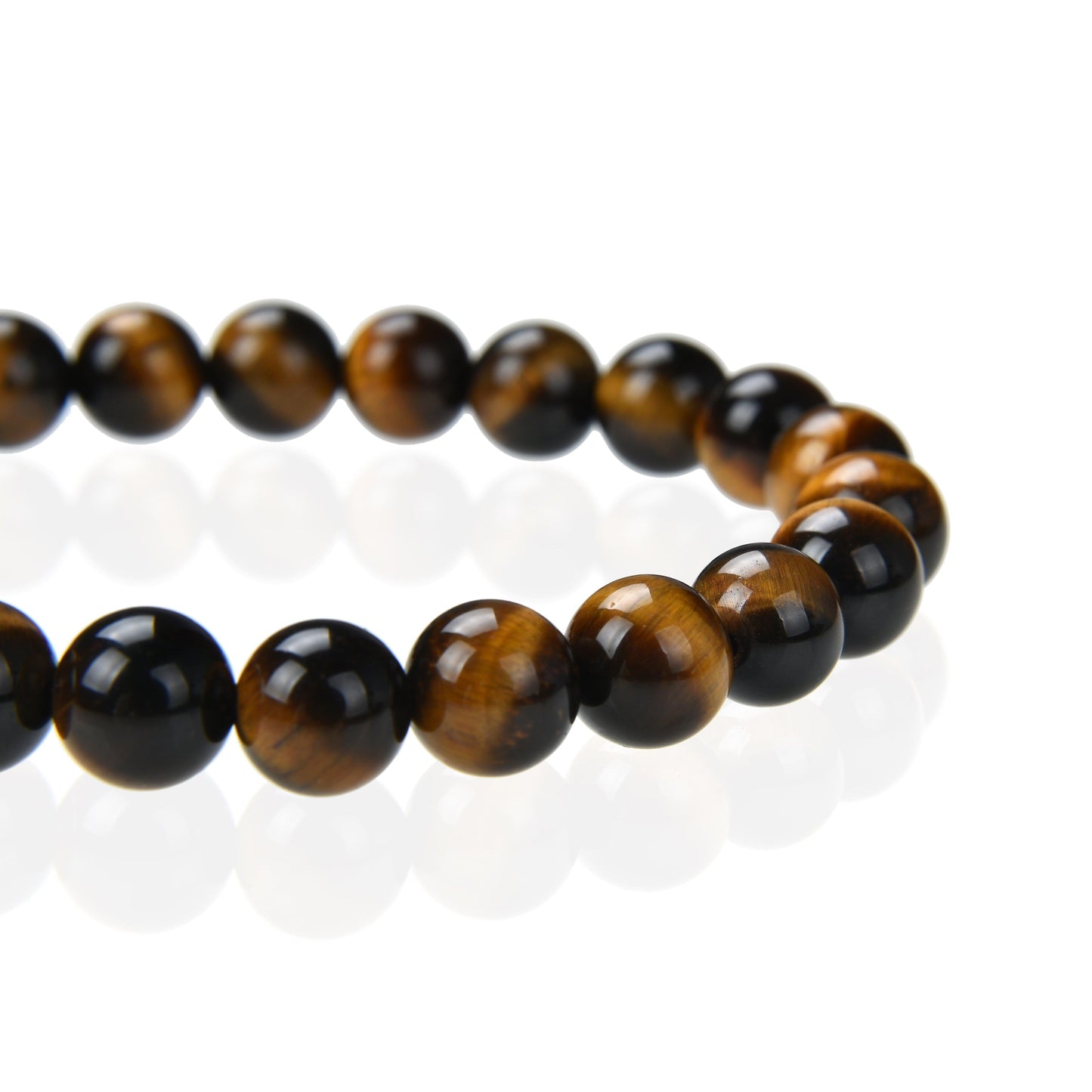 Gros plan sur les perles lisses du bracelet Œil de tigre