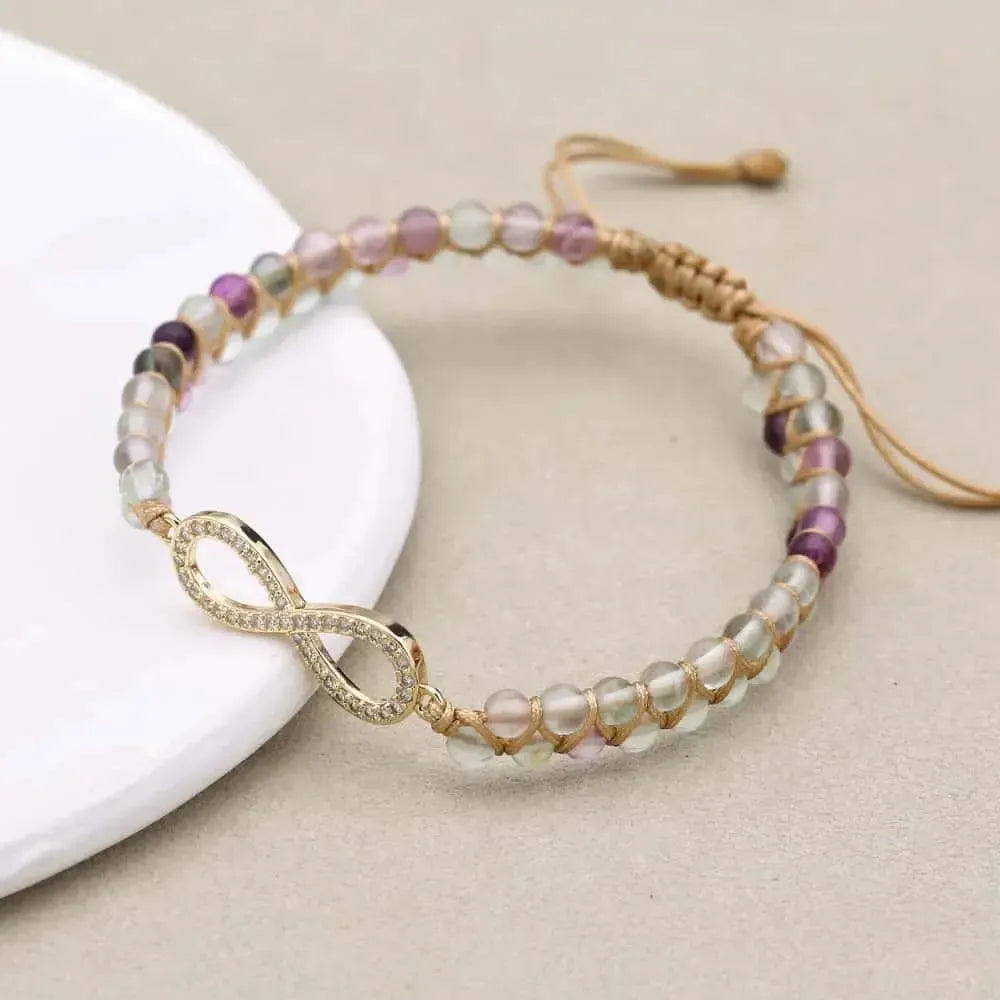 Bracelet en fluorite avec focus sur le charme infini