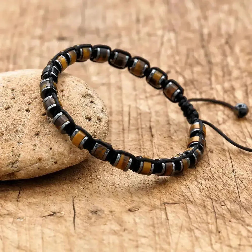 Vue latérale du bracelet avec nœud ajustable