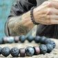 Bracelet élégant combinant bois et pierres naturelles