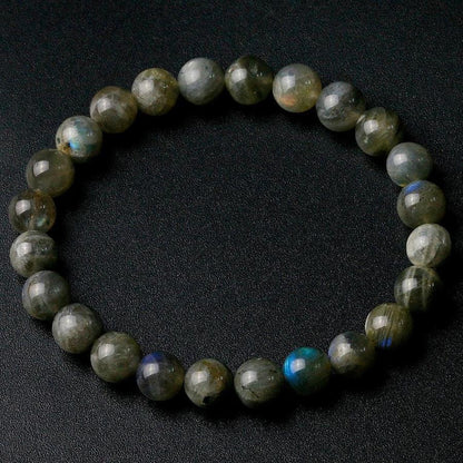 Bracelet en labradorite posé à plat, perles alignées